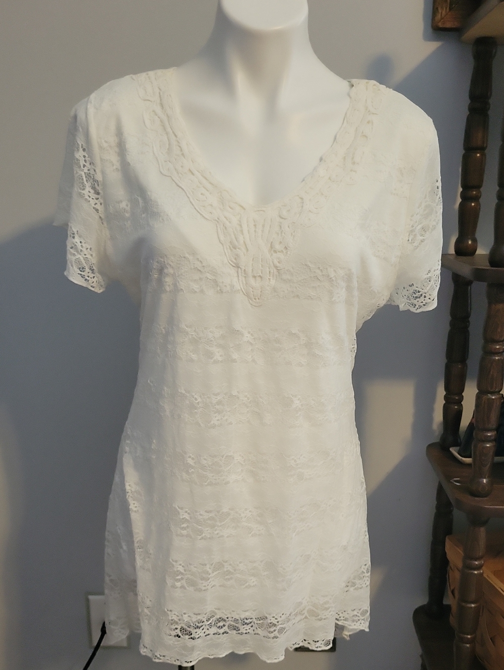Ford White Lace V-Neck Tunic Top...size Large